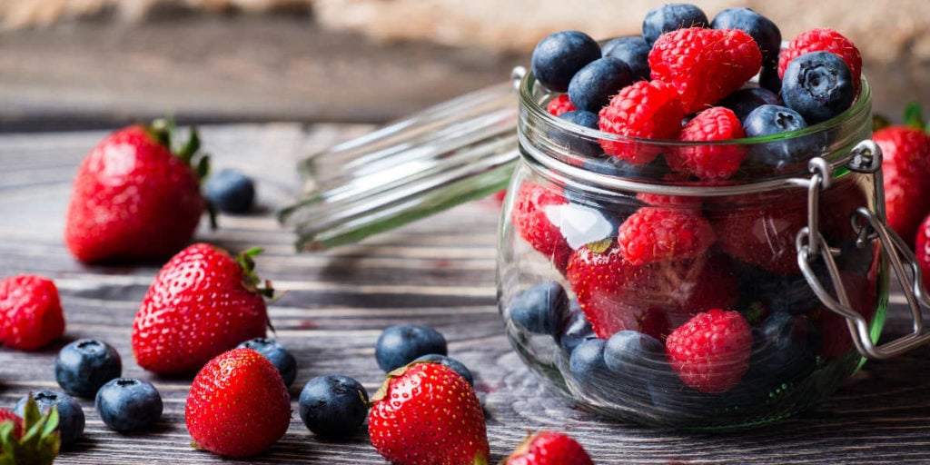 Während Früchte generell viele Kohlenhydrate haben, haben es Beeren auf die Einkaufsliste geschafft